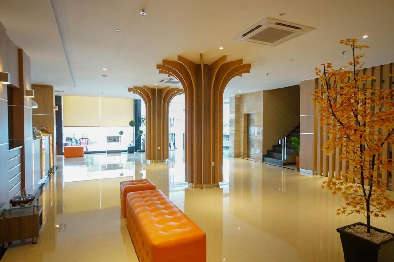 OYO 344 KR Hotel Palembang Exterior foto