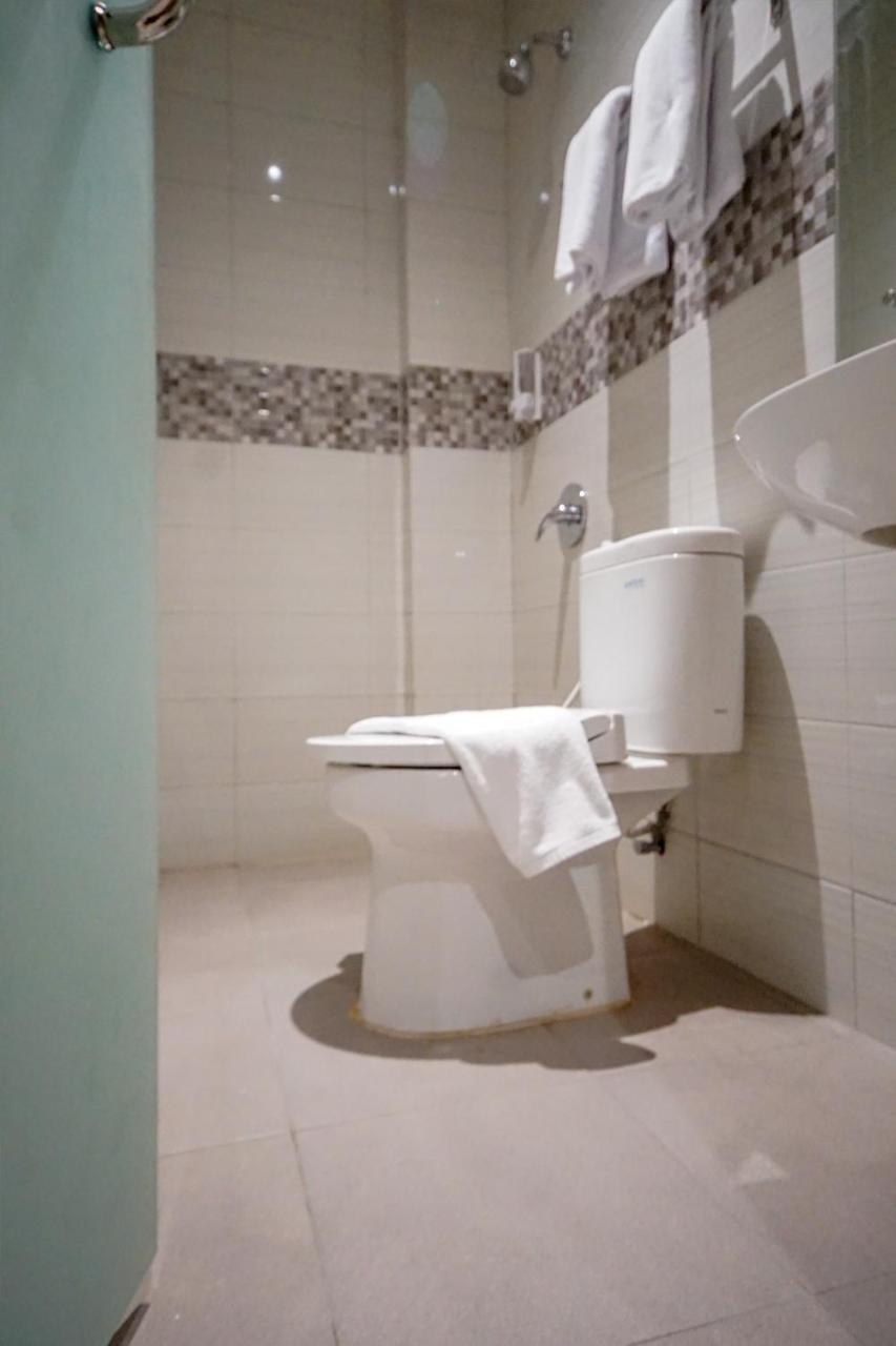 OYO 344 KR Hotel Palembang Exterior foto